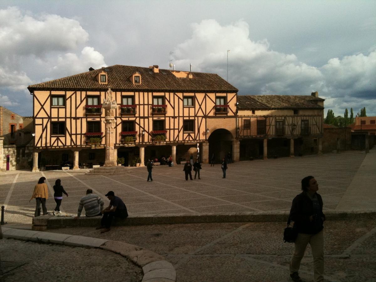 La Posada Ducal Penaranda de Duero Esterno foto
